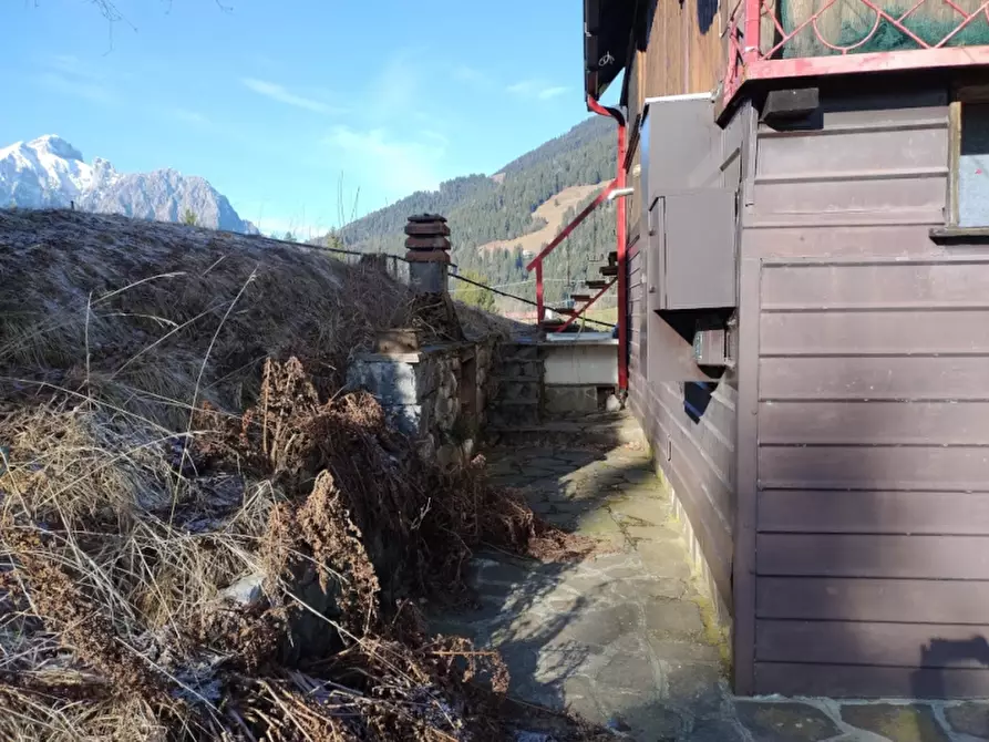 Immagine 11 di Baita in vendita  a Borno
