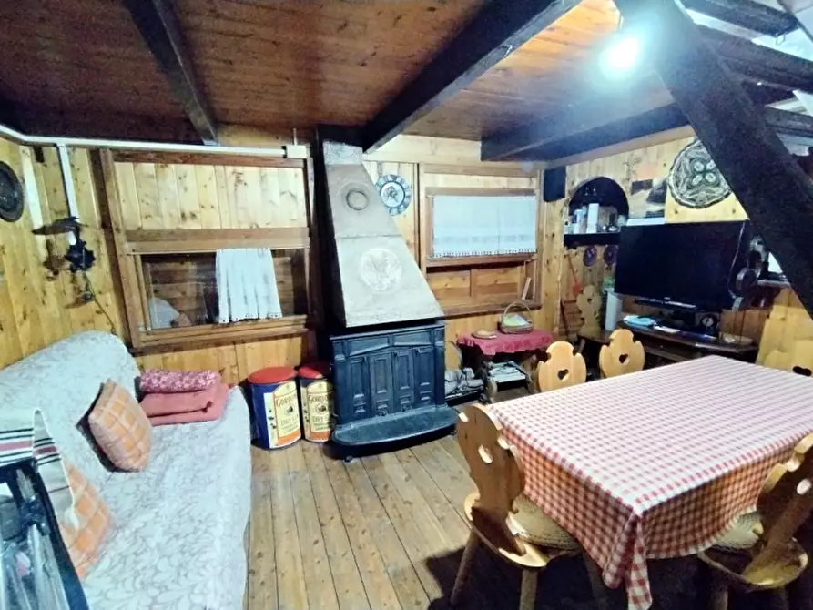 Immagine 13 di Baita in vendita  a Borno