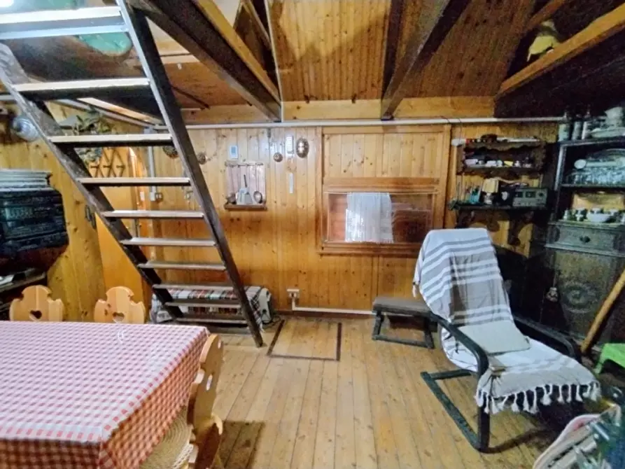 Immagine 14 di Baita in vendita  a Borno