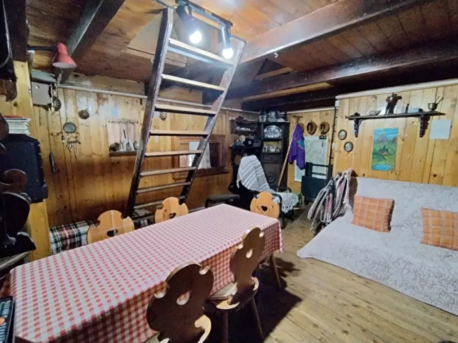 Immagine 15 di Baita in vendita  a Borno