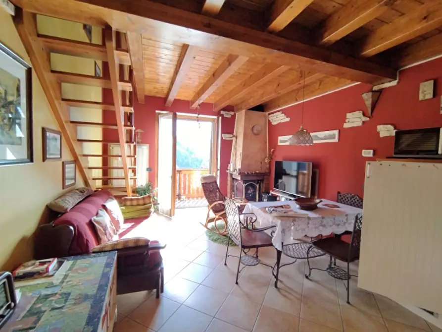 Immagine 2 di Appartamento in vendita  in Viale dei Castagni a Lozio