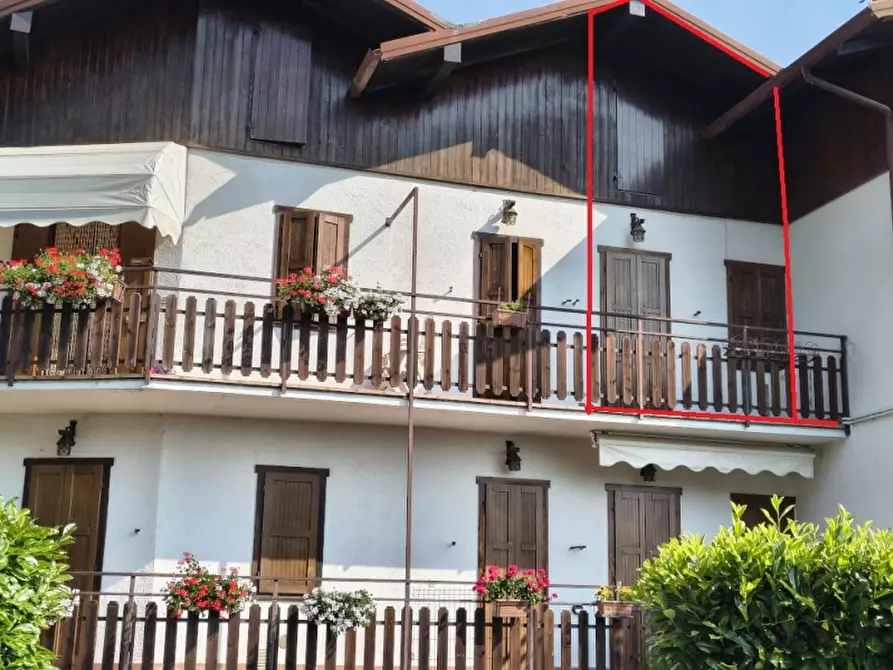 Immagine 1 di Appartamento in vendita  a Borno