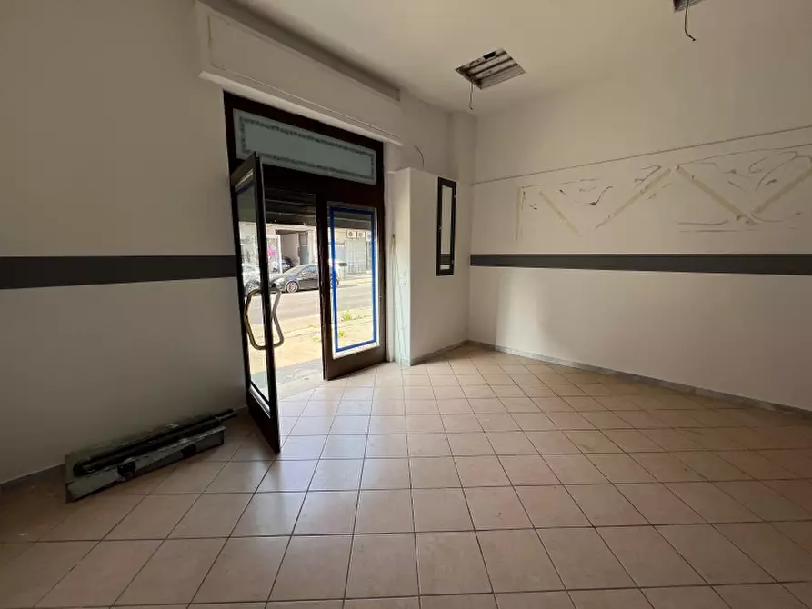 Immagine 2 di Negozio in affitto  in Via Alcide de Gasperi 233 a Pagani