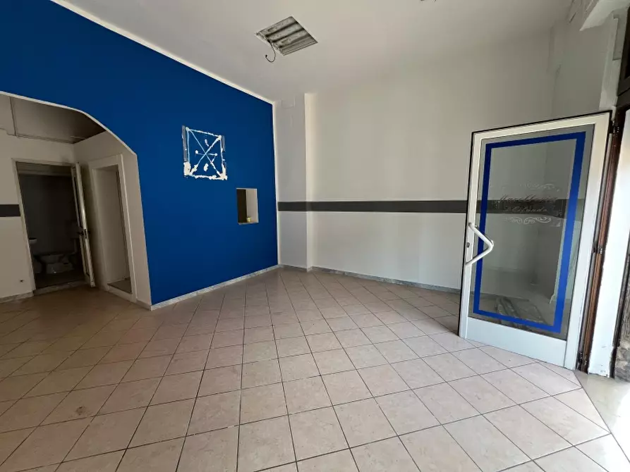 Immagine 3 di Negozio in affitto  in Via Alcide de Gasperi 233 a Pagani
