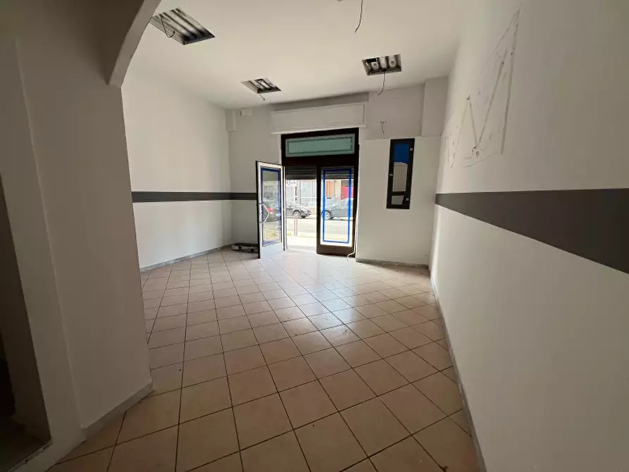 Immagine 5 di Negozio in affitto  in Via Alcide de Gasperi 233 a Pagani
