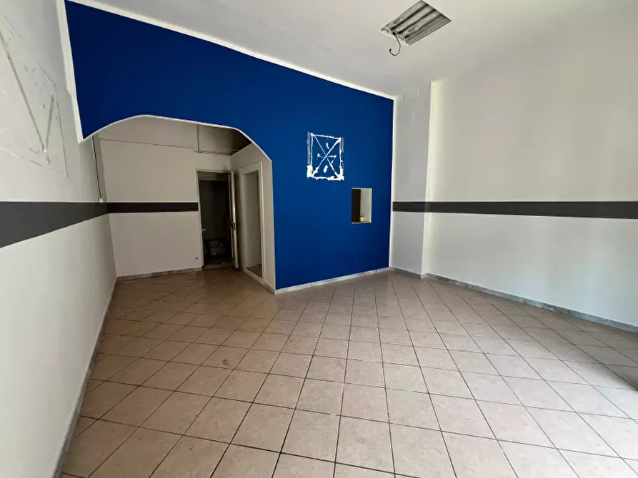 Immagine 6 di Negozio in affitto  in Via Alcide de Gasperi 233 a Pagani