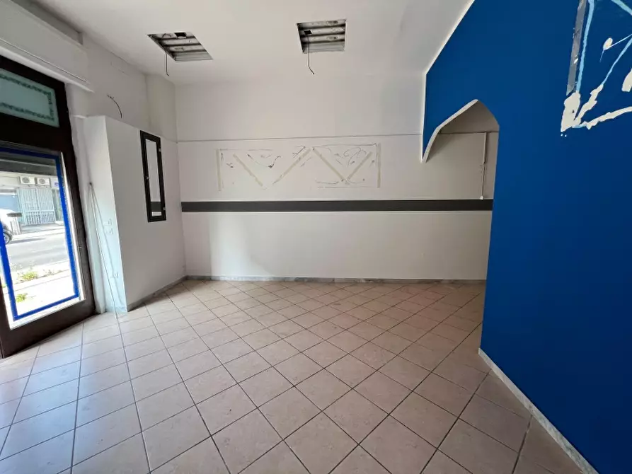 Immagine 7 di Negozio in affitto  in Via Alcide de Gasperi 233 a Pagani