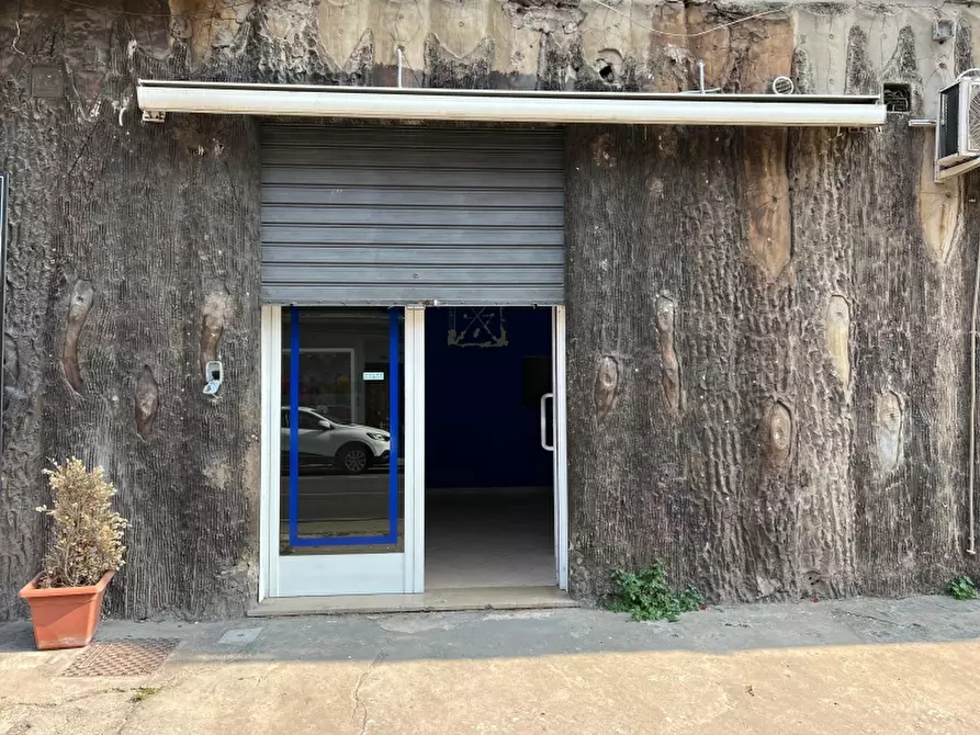 Immagine 9 di Negozio in affitto  in Via Alcide de Gasperi 233 a Pagani