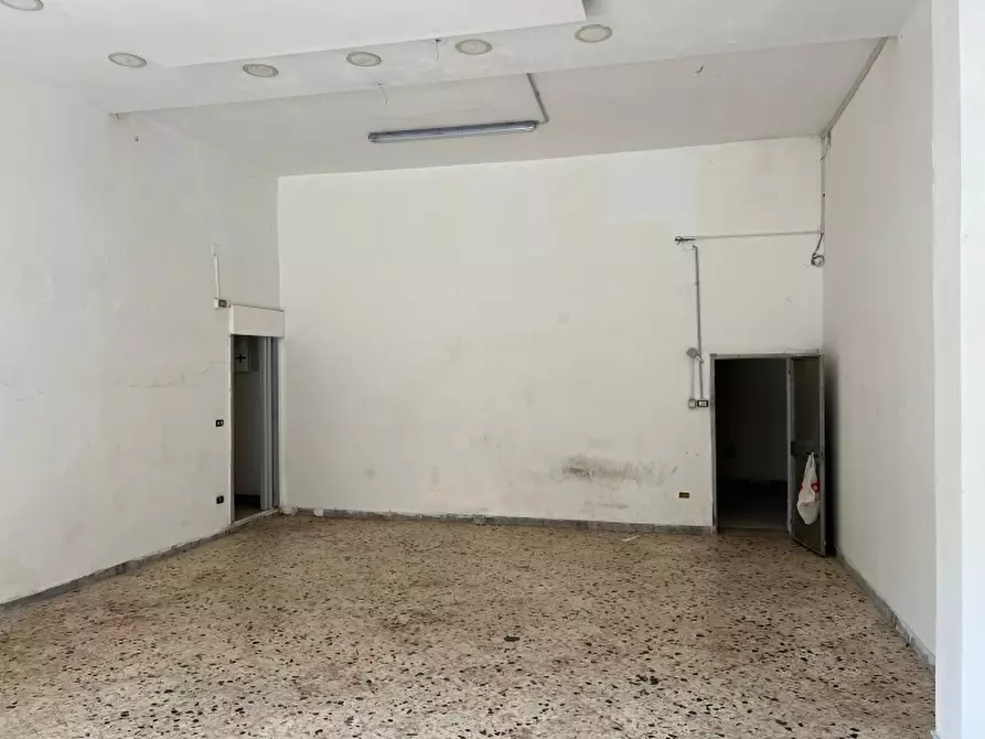 Immagine 2 di Negozio in affitto  a Pagani