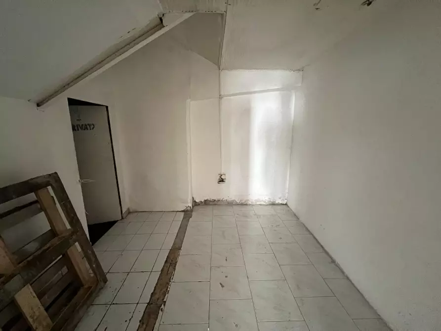 Immagine 11 di Negozio in affitto  a Pagani