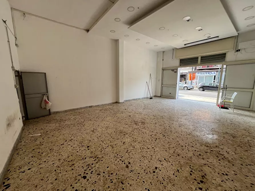 Immagine 4 di Negozio in affitto  a Pagani