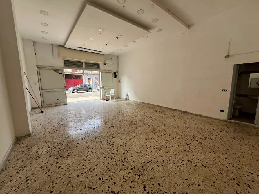 Immagine 10 di Negozio in affitto  a Pagani