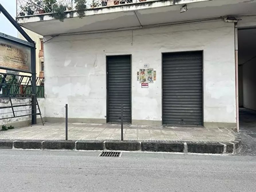 Immagine 14 di Negozio in affitto  in Via Lavorate Centro 120 a Sarno