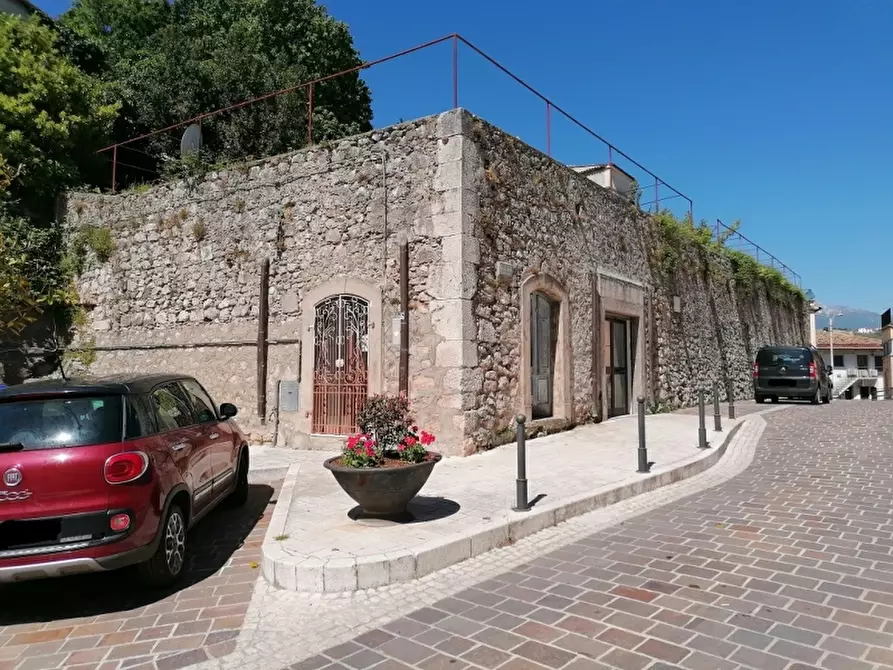 Immagine 2 di Locale commerciale in vendita  a Fornelli