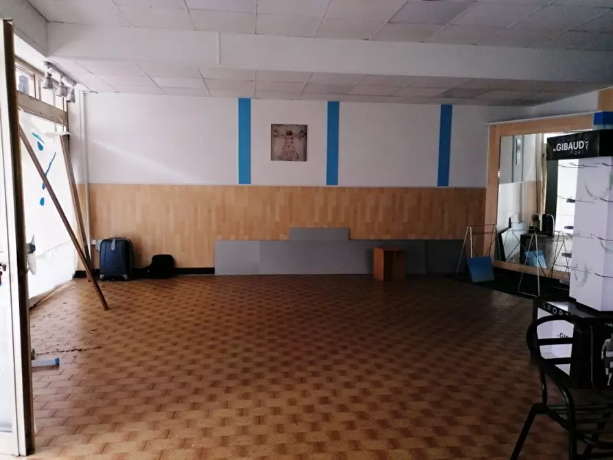 Immagine 3 di Locale commerciale in vendita  in Stada Statale 85 Venafrana a Isernia