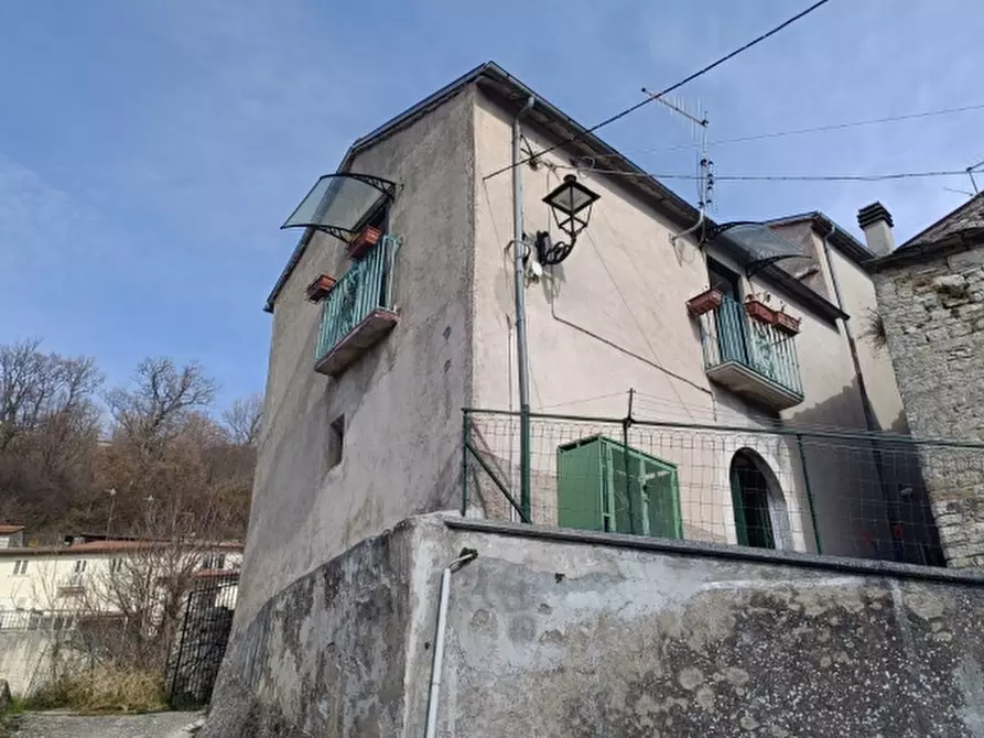 Immagine 1 di Casa indipendente in vendita  in VIA ROMA SNC a Castelpizzuto