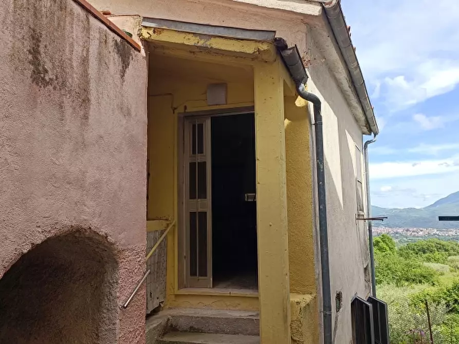 Immagine 2 di Casa indipendente in vendita  a Isernia