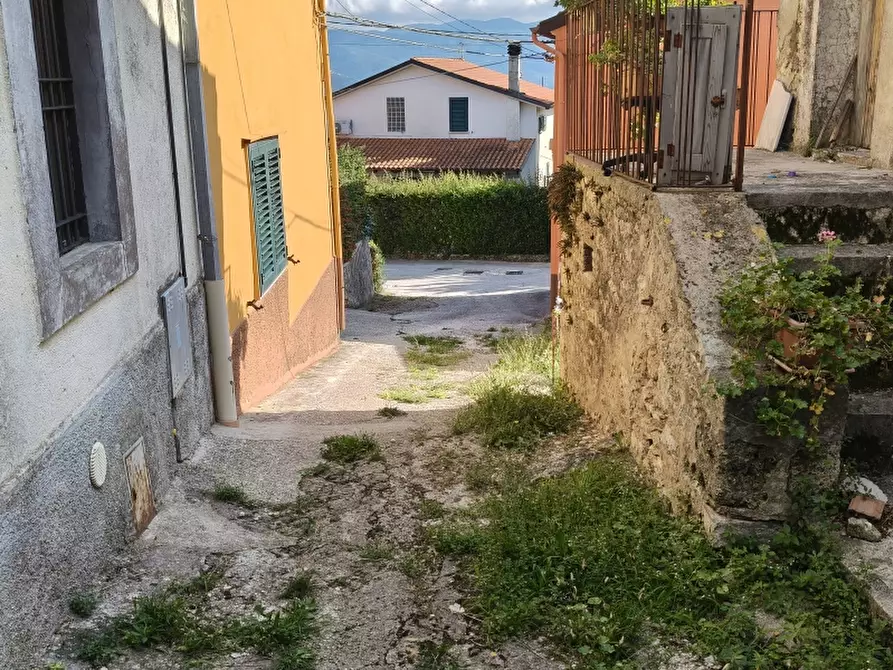 Immagine 2 di Casa indipendente in vendita  a Colli A Volturno