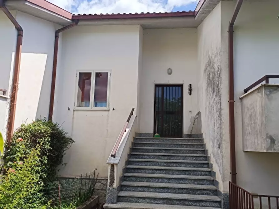 Immagine 1 di Villa in vendita  a Pesche