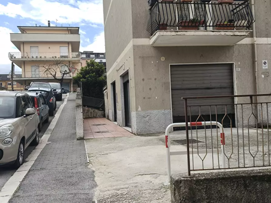 Immagine 2 di Locale commerciale in vendita  a Isernia