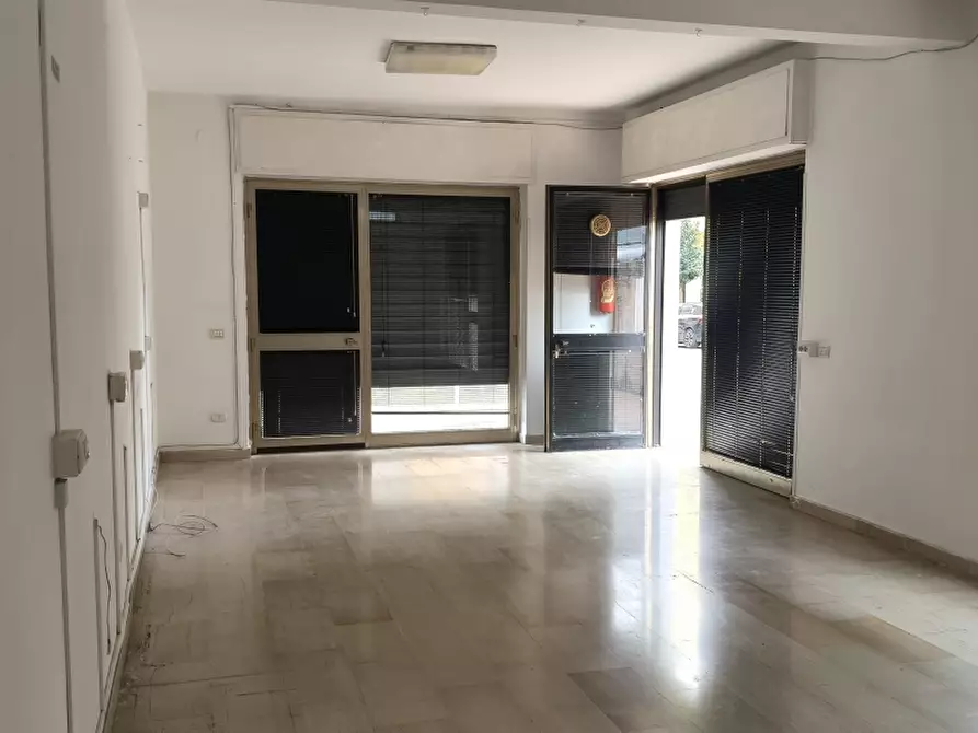 Immagine 8 di Locale commerciale in vendita  a Isernia