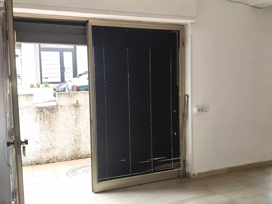 Immagine 10 di Locale commerciale in vendita  a Isernia