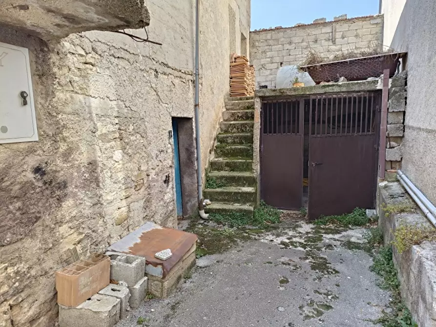 Immagine 2 di Casa indipendente in vendita  a Isernia