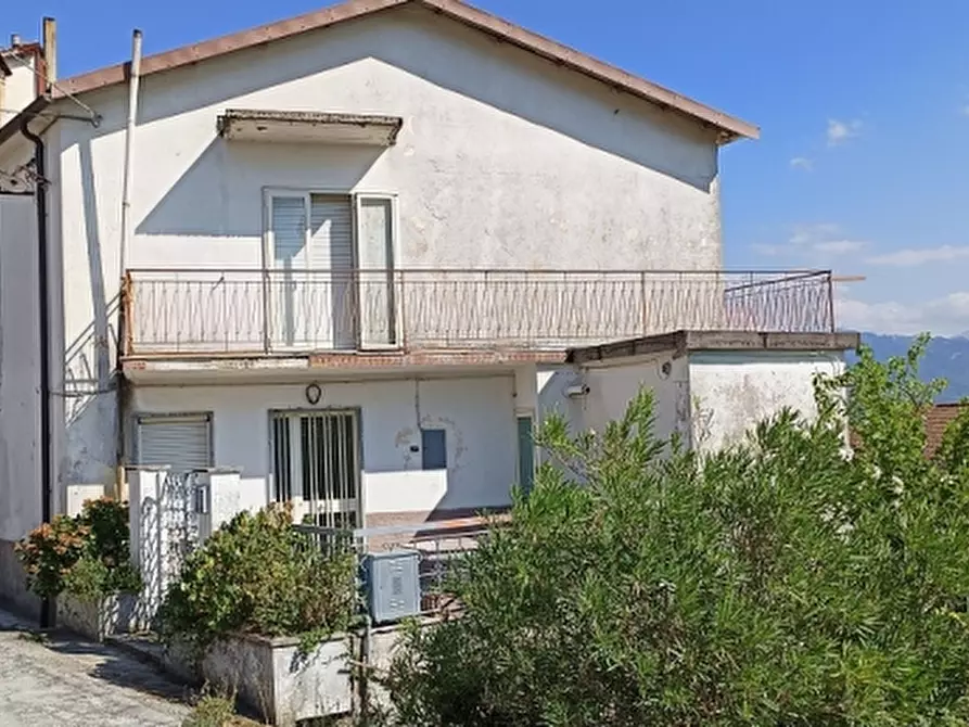Immagine 2 di Casa indipendente in vendita  a Isernia