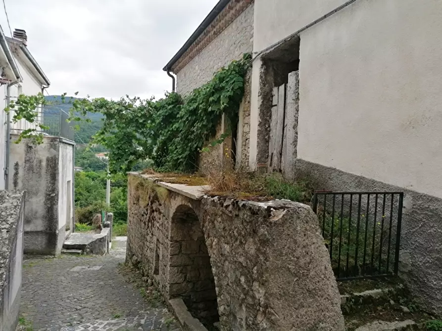 Immagine 3 di Casa indipendente in vendita  in Via Pescocupo a Sessano Del Molise