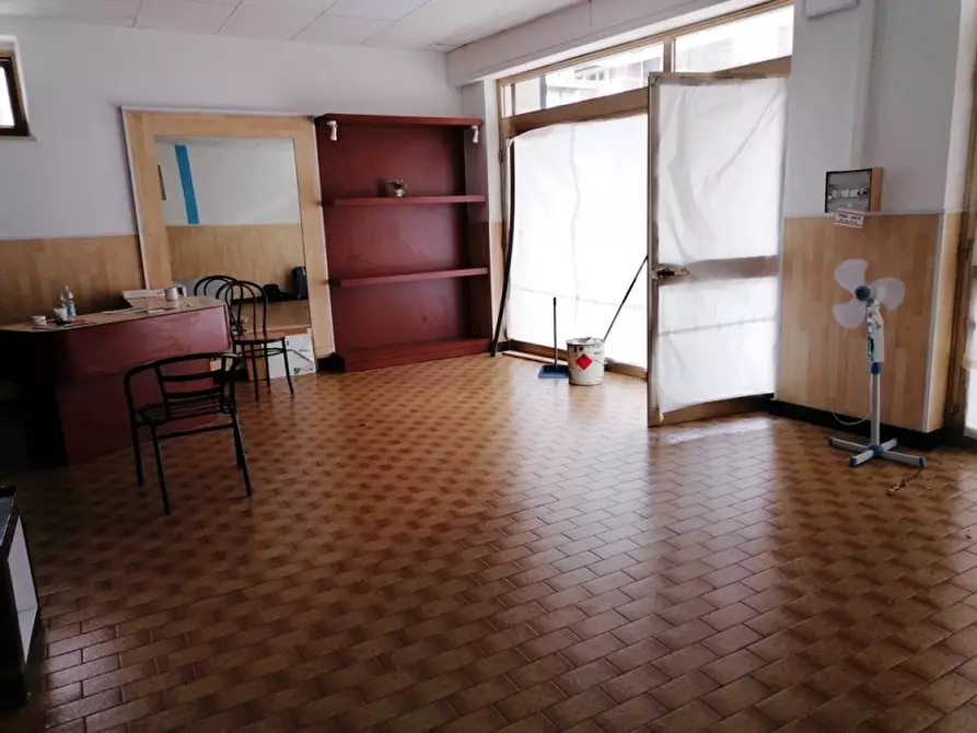 Immagine 4 di Locale commerciale in vendita  in Stada Statale 85 Venafrana a Isernia