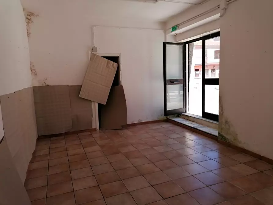 Immagine 10 di Locale commerciale in vendita  a Fornelli