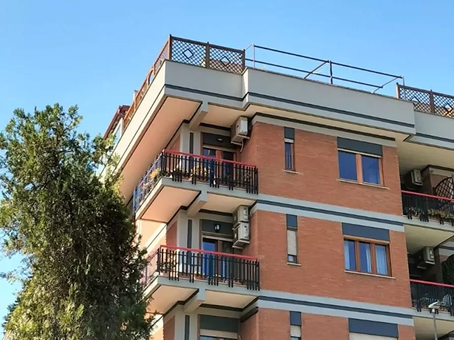 Immagine 1 di Appartamento in vendita  in Viale dei Promontori a Roma