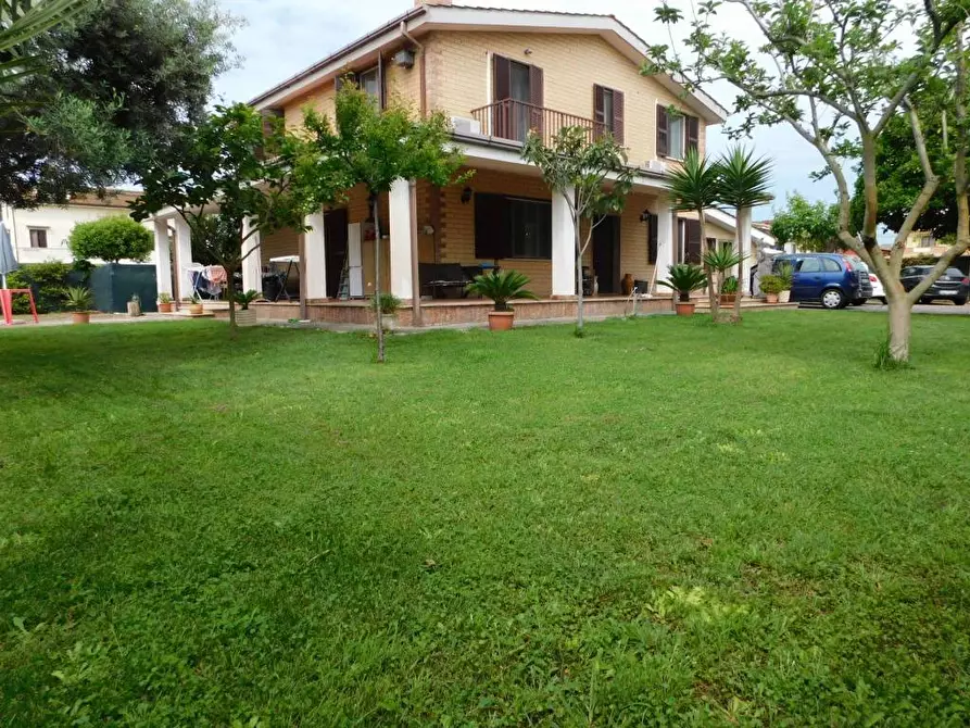 Immagine 1 di Villa in vendita  in Via Doberdò a Fiumicino