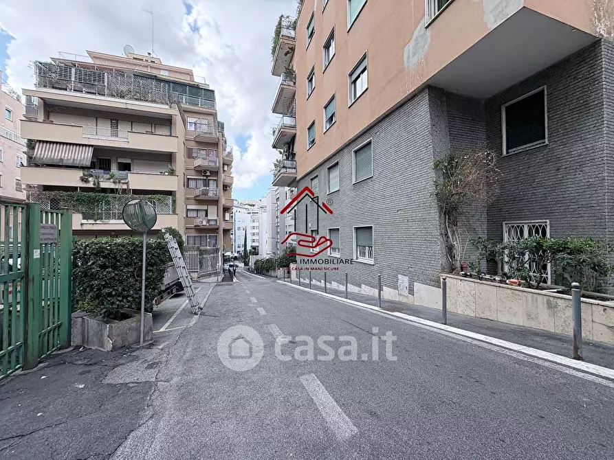 Immagine 26 di Appartamento in vendita  in Via Barnaba Tortolini a Roma