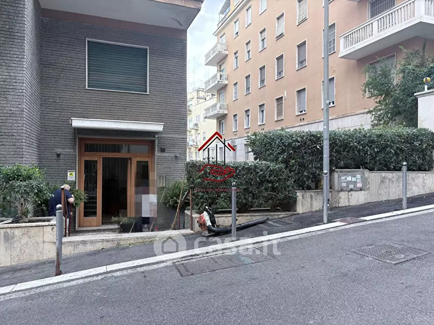 Immagine 28 di Appartamento in vendita  in Via Barnaba Tortolini a Roma