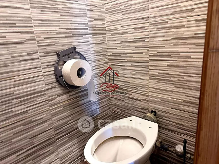 Immagine 11 di Attività commerciale in vendita  in Via della Magliana a Roma