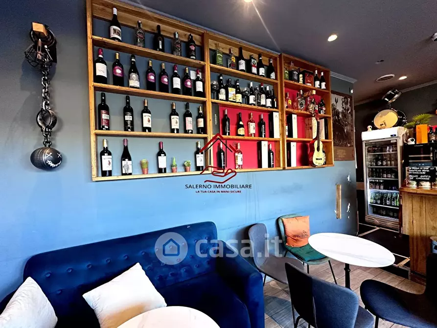 Immagine 12 di Attività commerciale in vendita  in Via della Magliana a Roma