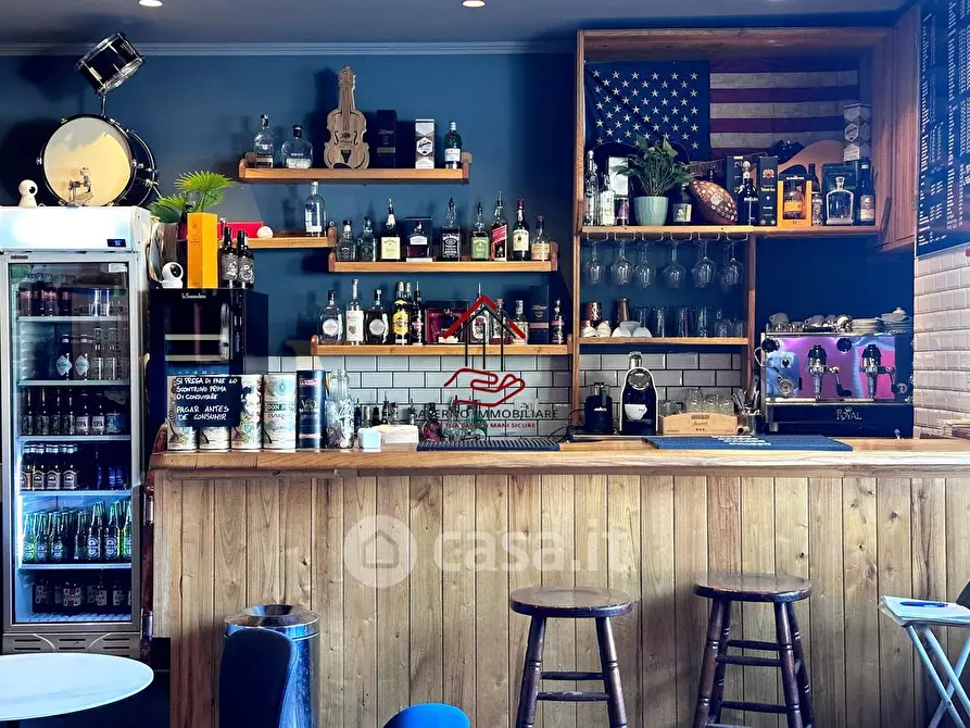 Immagine 13 di Attività commerciale in vendita  in Via della Magliana a Roma