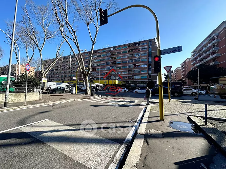 Immagine 16 di Attività commerciale in vendita  in Via della Magliana a Roma