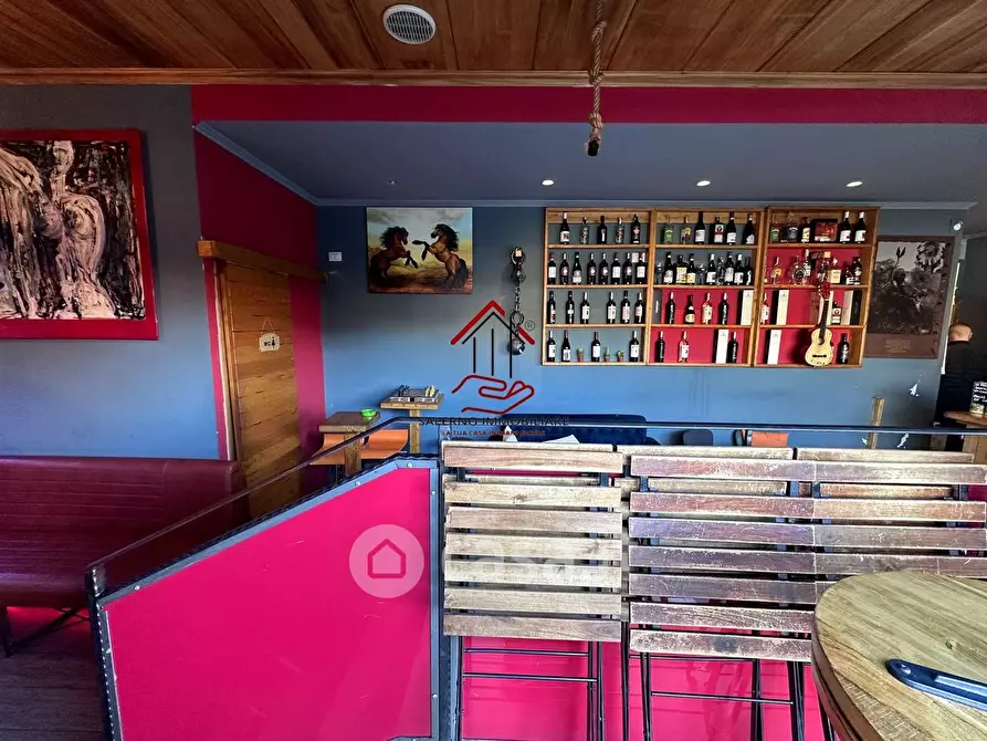 Immagine 28 di Attività commerciale in vendita  in Via della Magliana a Roma