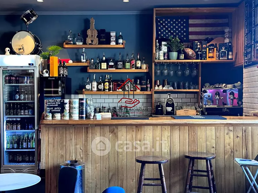 Immagine 30 di Attività commerciale in vendita  in Via della Magliana a Roma