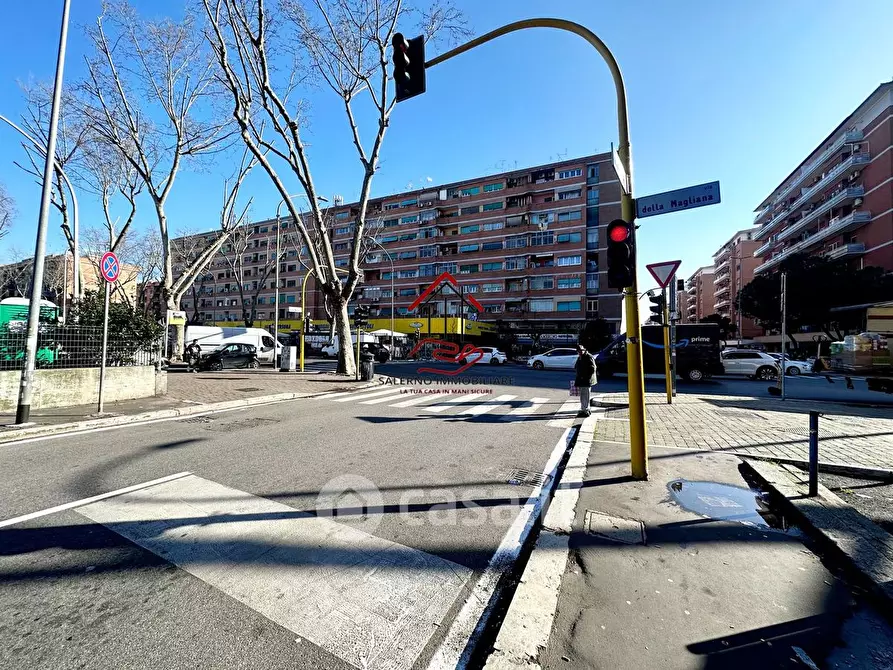 Immagine 8 di Attività commerciale in vendita  in Via della Magliana a Roma
