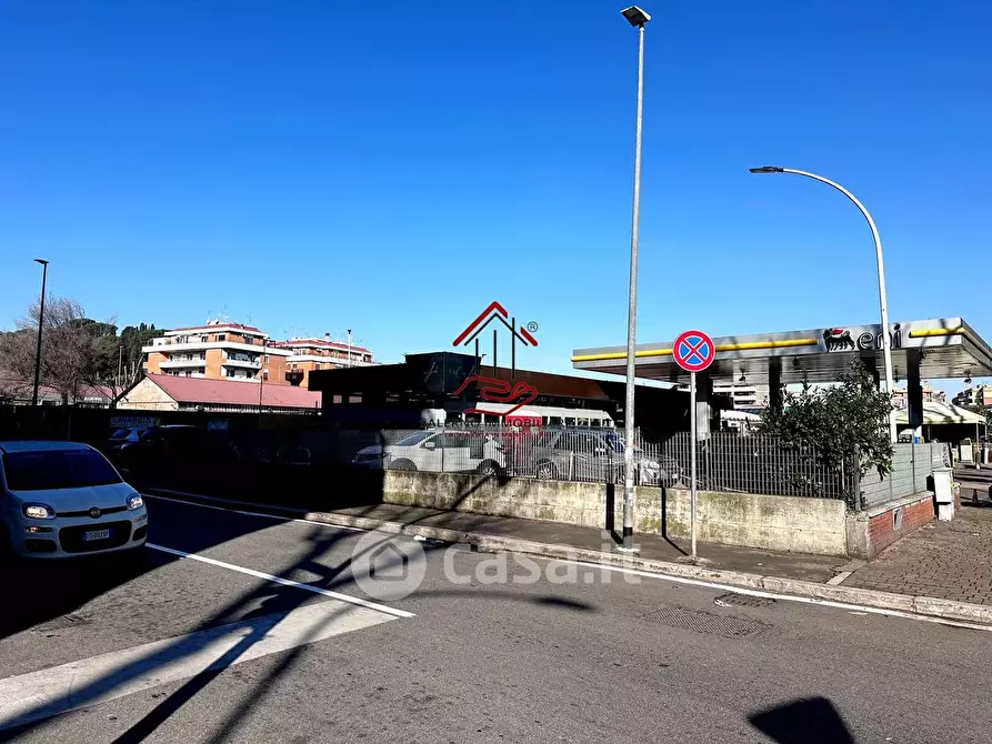 Immagine 9 di Attività commerciale in vendita  in Via della Magliana a Roma