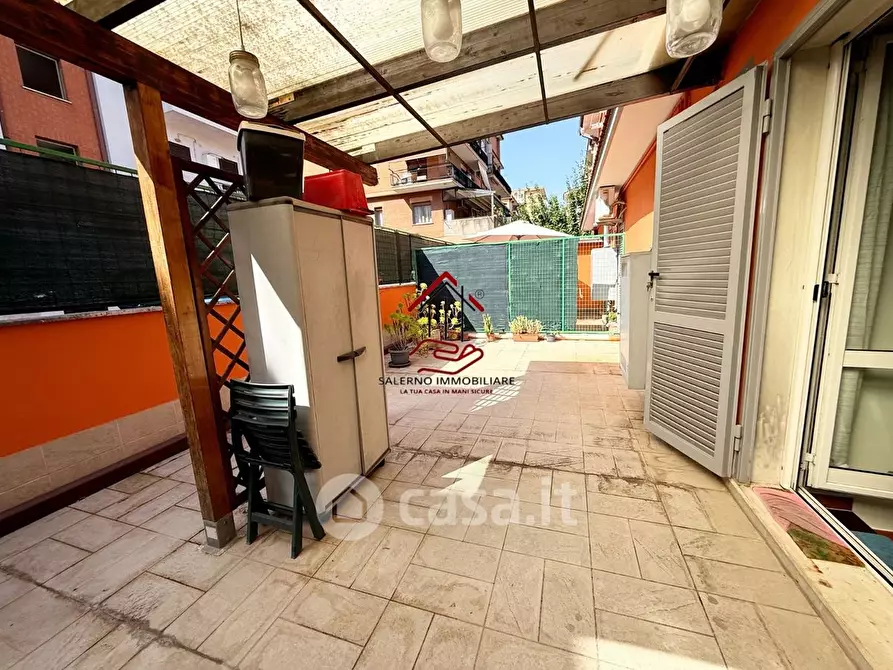 Immagine 5 di Appartamento in vendita  in Via Viggiù a Roma