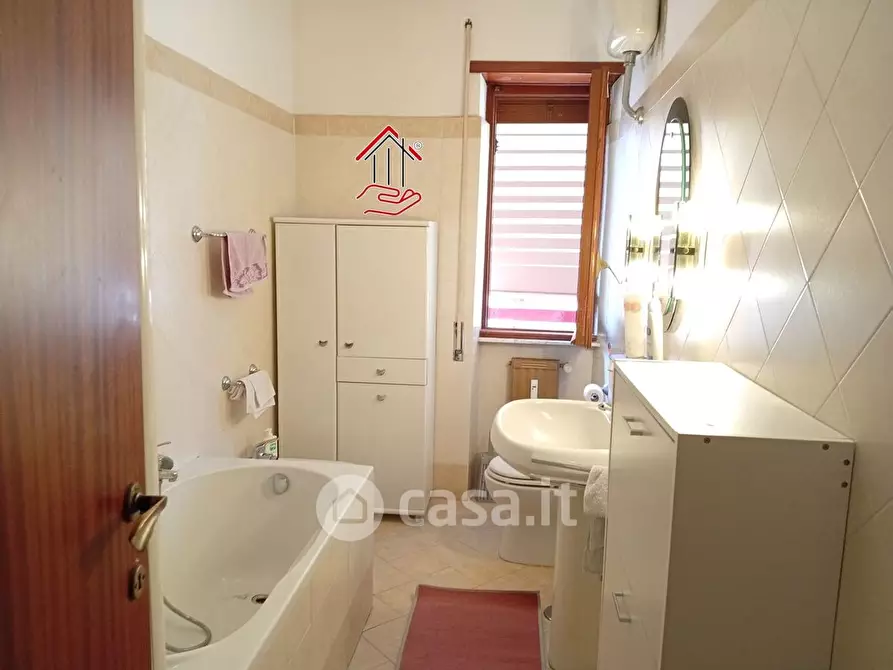 Immagine 14 di Appartamento in vendita  in Via delle Nereidi 36 a Roma