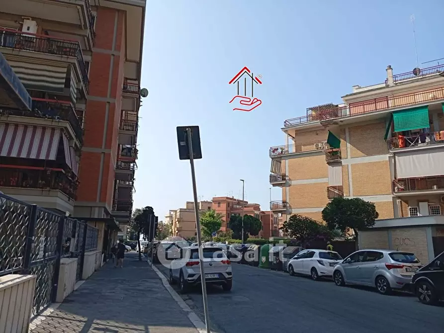 Immagine 17 di Appartamento in vendita  in Via delle Nereidi 36 a Roma