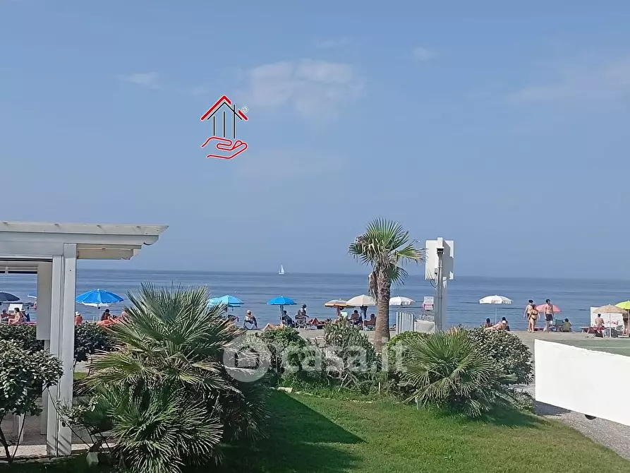 Immagine 18 di Appartamento in vendita  in Via delle Nereidi 36 a Roma