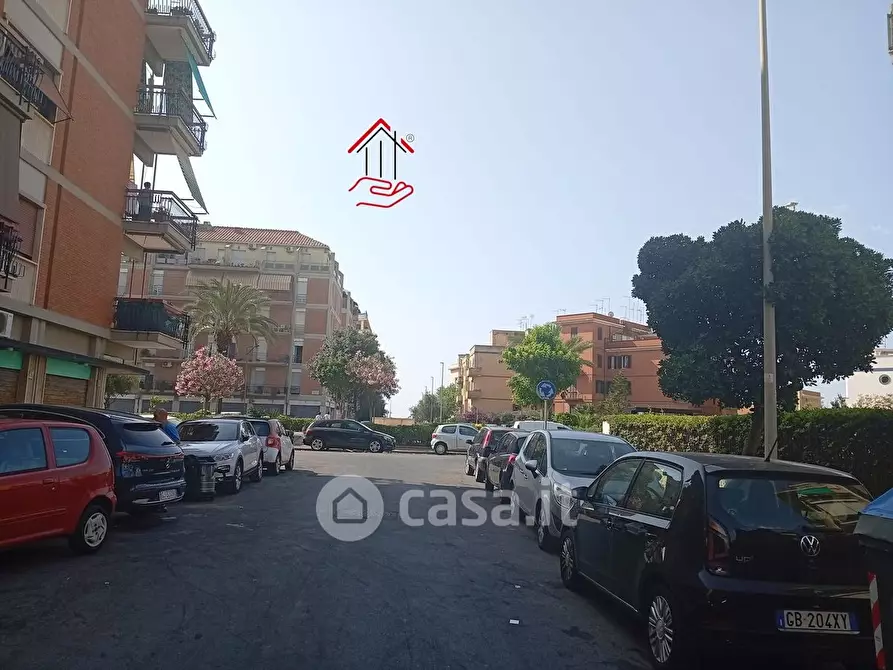 Immagine 25 di Appartamento in vendita  in Via delle Nereidi 36 a Roma