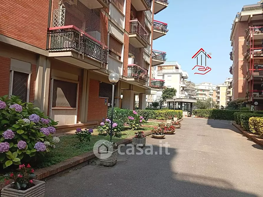 Immagine 31 di Appartamento in vendita  in Via delle Nereidi 36 a Roma