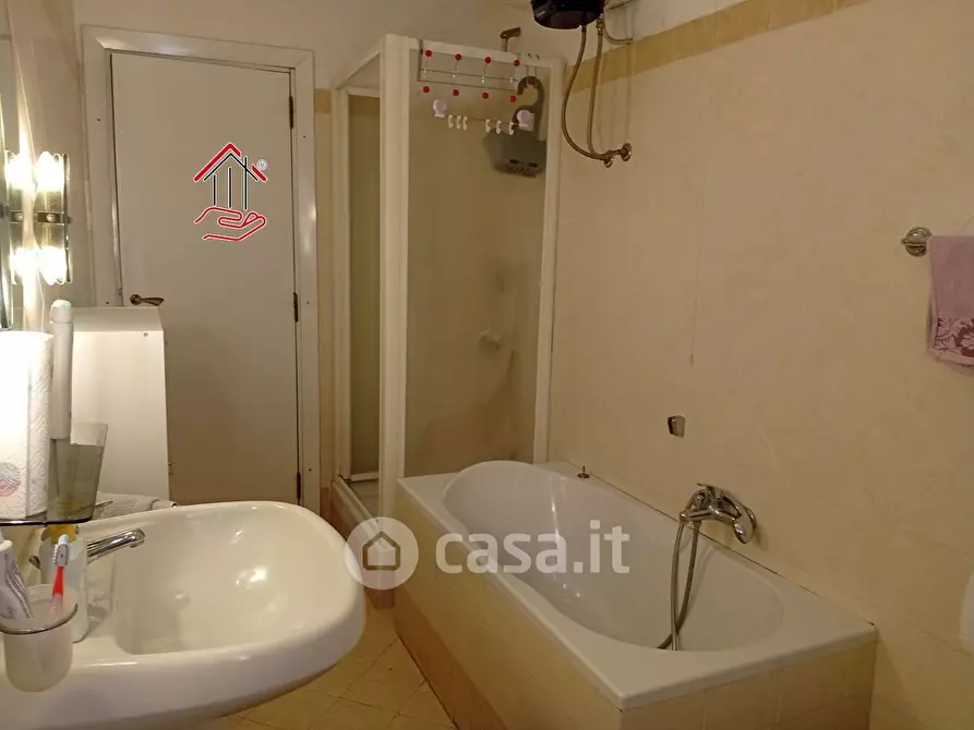 Immagine 7 di Appartamento in vendita  in Via delle Nereidi 36 a Roma